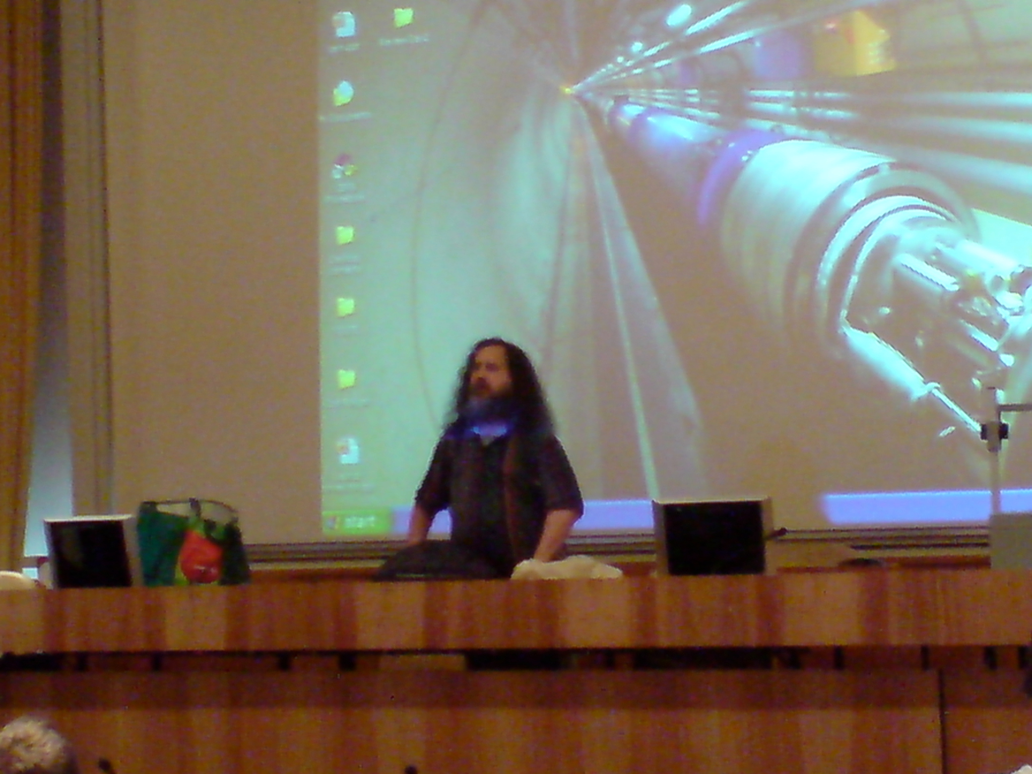 http://www.swisslinux.org/documents/images/divers/stallman_win.jpg